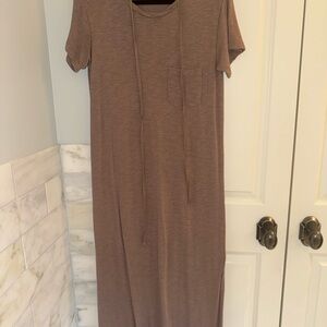 Splendid Taupe Short Sleeve Maxi Dress with Drawstring